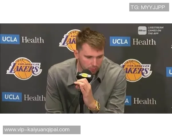 东契奇三分球表现不佳翻白眼回应记者感谢引发热议 东契奇三分球表现不佳翻白眼回应记者感谢引发热议