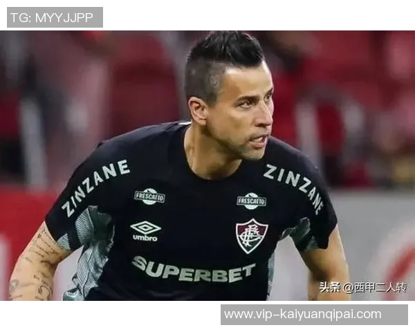 多特高层与球员赛后安慰小贝林厄姆因解围失误致拜仁进球