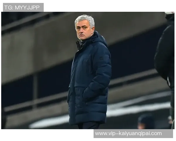 热刺边卫波罗被球迷电子烟砸中后捡起假装抽烟引发热议 热刺边卫波罗被球迷电子烟砸中后捡起假装抽烟引发热议